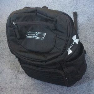 Stephen Curry’s shoe & backpack style -basketball
